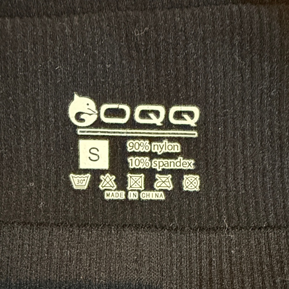 Black Ribbed Crop Top - Picture 2 of 2